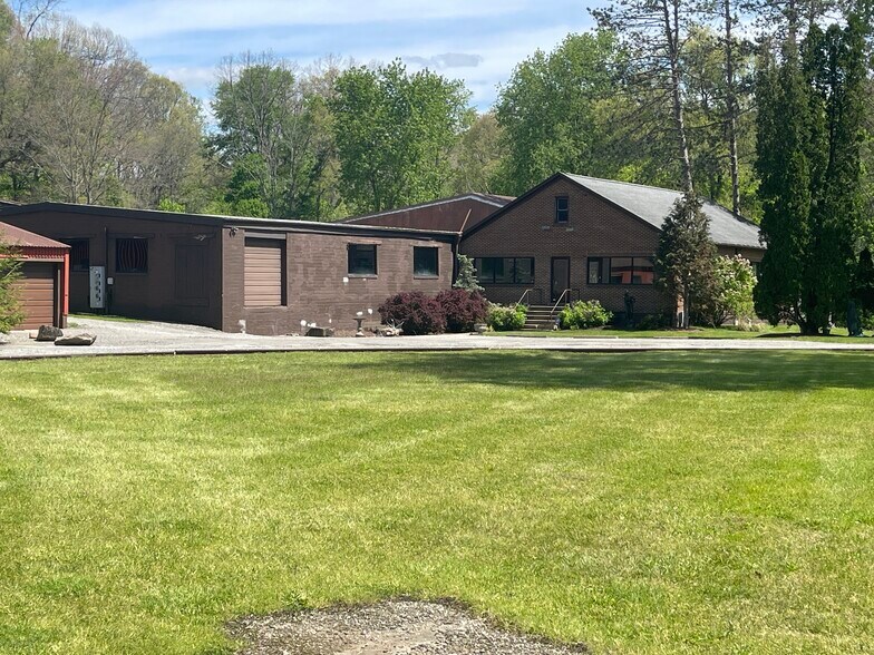 More Photos Of 102-103 Hicks Road Rd, Renfrew Flex For Sale