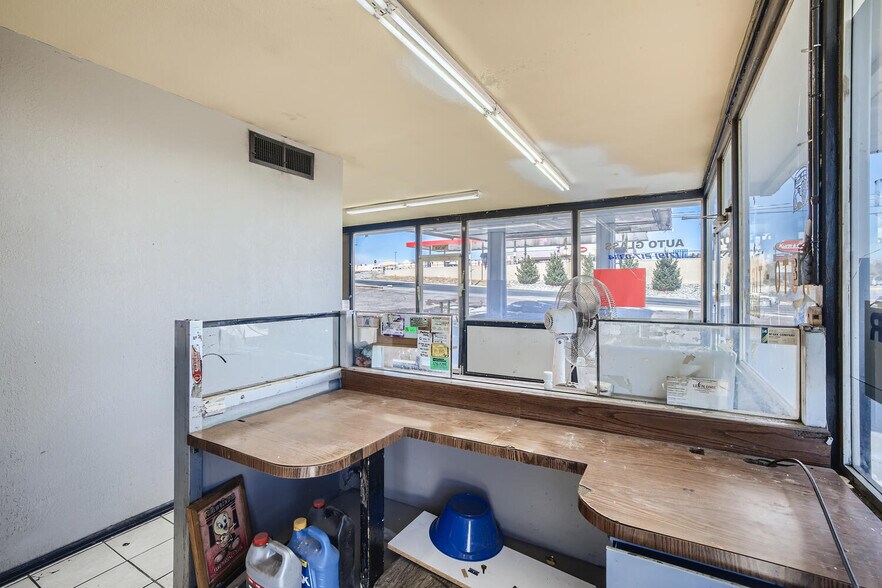 More Photos Of 404 S Circle Dr, Colorado Springs Auto Repair For Sale