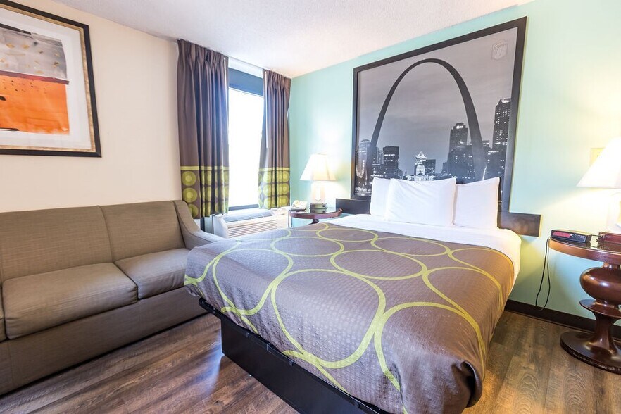 More Photos Of 2490 Green Mountain Dr, Branson Hotel For Sale