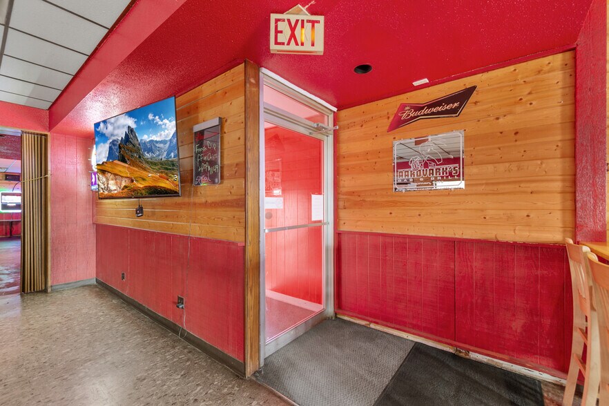 More Photos Of 209 N 5th Ave E, Truman Freestanding For Sale