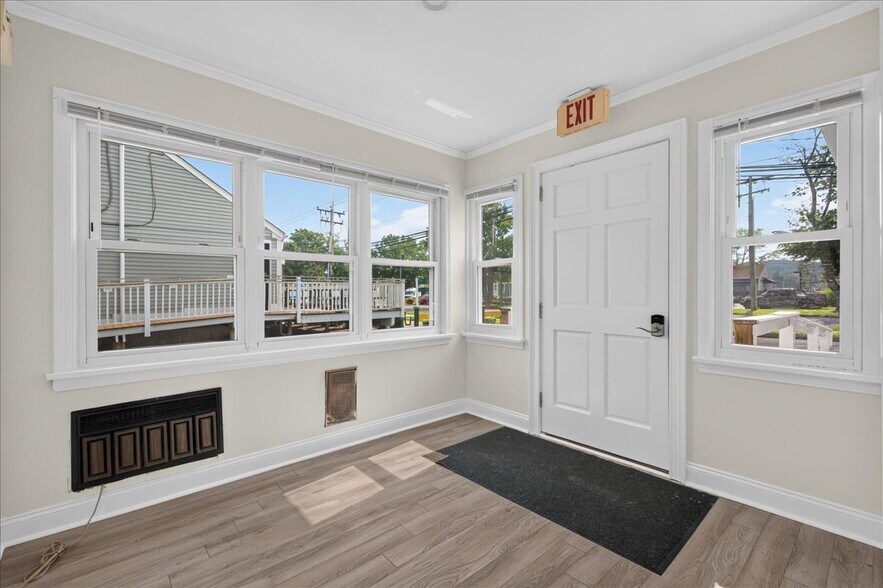 More Photos Of 25 Chesterfield Rd, East Lyme Office For Sale