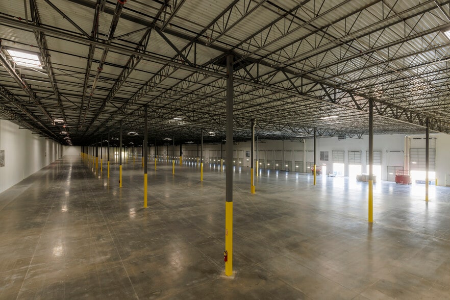 More Photos Of 1107 Conveyor Ln, Dallas Unknown For Lease