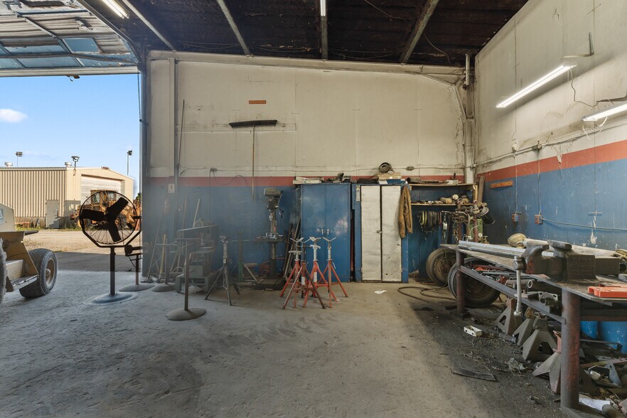 More Photos Of 60 US-54 Hwy, El Dorado Springs General Retail For Sale