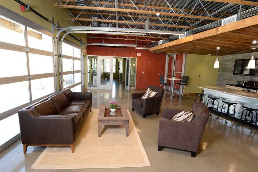 More Photos Of 1523 Riverview Dr, Kalamazoo Freestanding For Lease
