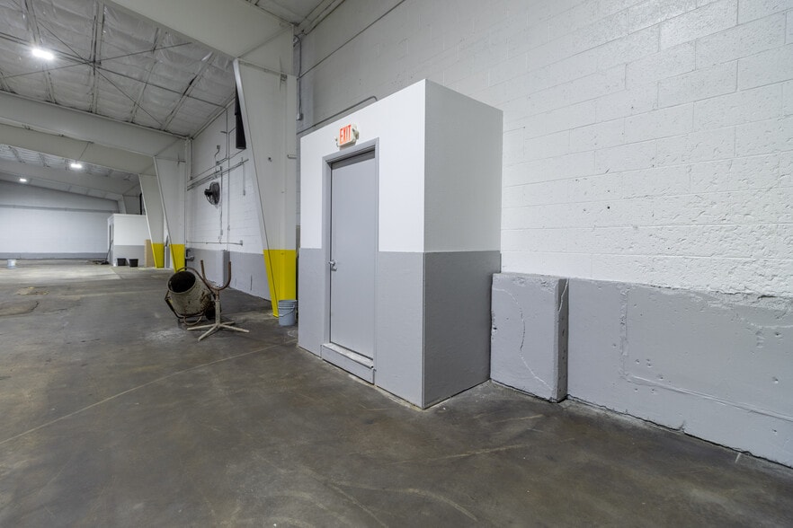 More Photos Of 525 E Clark St, Pocatello Auto Repair For Lease