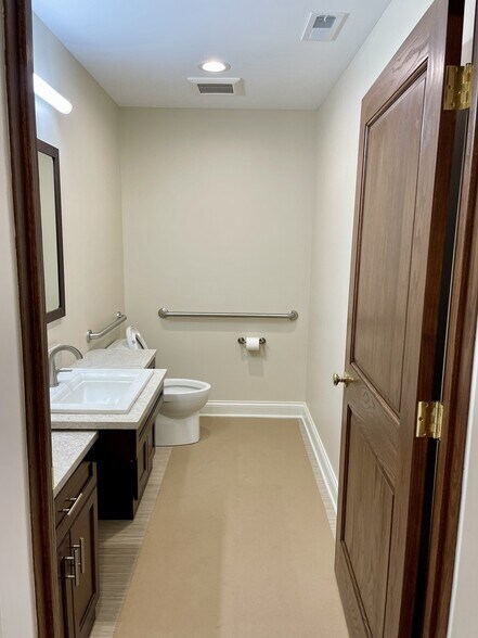 More Photos Of 10610 N Park Ave, Indianapolis Office For Lease