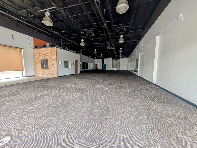 More Photos Of 6220-6230 US 287 HWY, Arlington Unknown For Lease