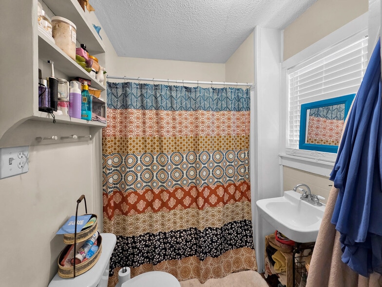 More Photos Of 617 Main St, Liberty Storefront Retail Office For Sale