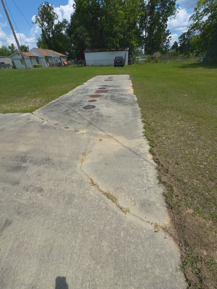 More Photos Of 3851 Harrington st, Oak Park Light Distribution For Sale