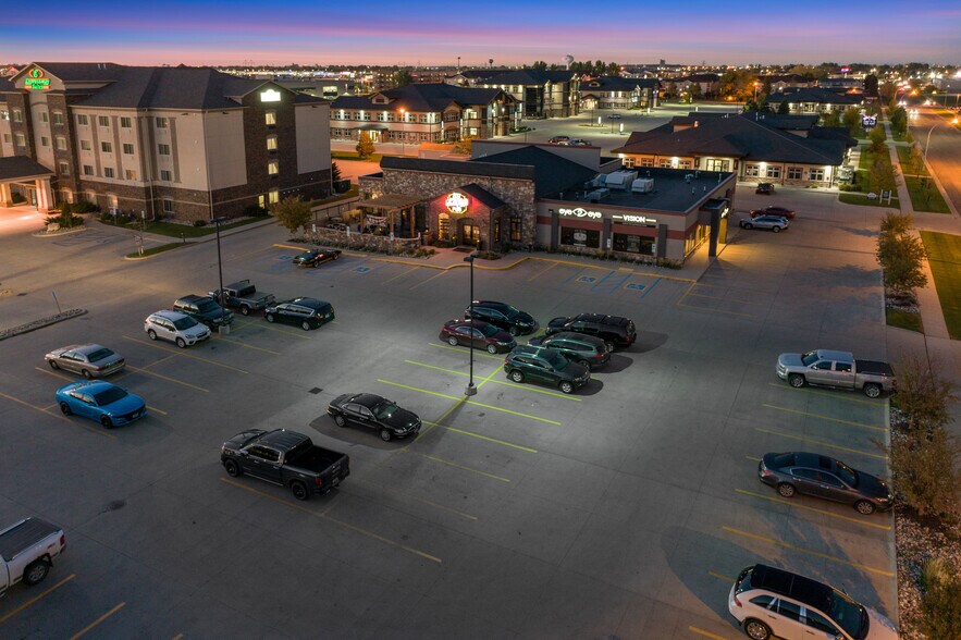 More Photos Of 1695 43rd St S, Fargo Restaurant For Lease