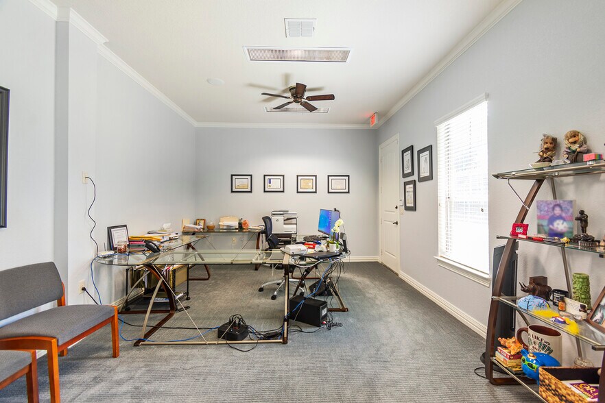 More Photos Of 7633 Bellaire Dr S, Fort Worth Medical For Sale