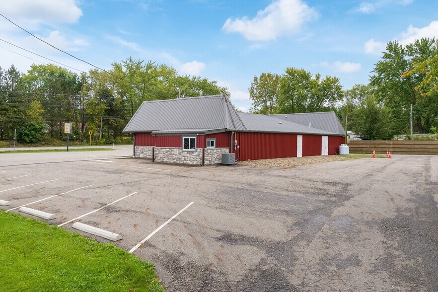 More Photos Of 4291 Manchester Ave NW, North Lawrence Office For Sale
