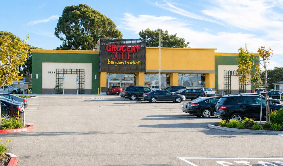 More Photos Of 1523 Fremont Blvd, Seaside Supermarket For Sale