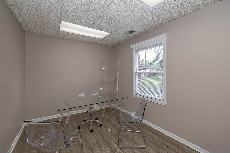More Photos Of 1026 N Mitthoeffer Rd, Indianapolis Office For Sale