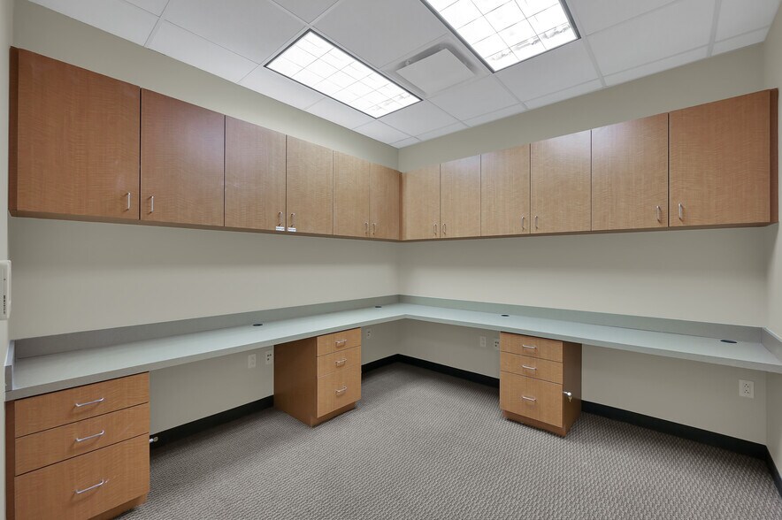 More Photos Of 1125 Cypress Station Dr, Houston Medical For Sale