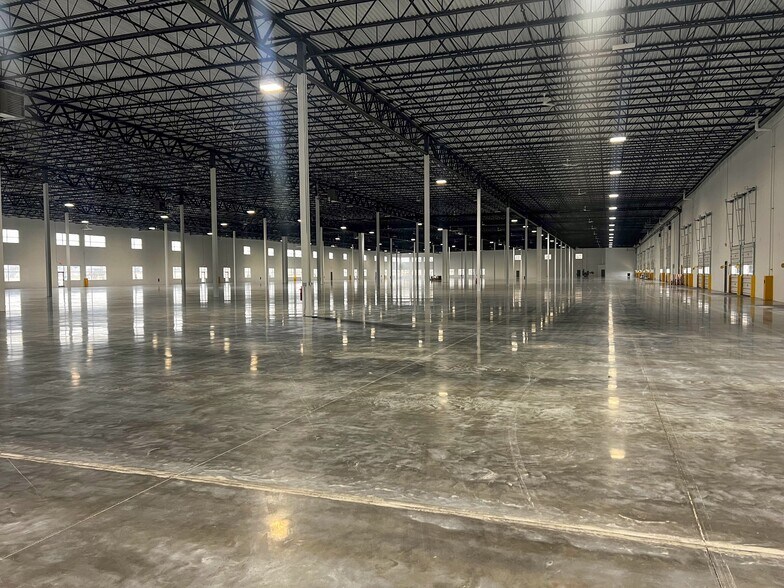 More Photos Of 4940 Cake Pky, Deforest Warehouse For Lease