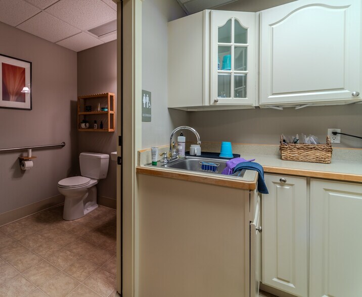 More Photos Of 180 Lithia Way, Ashland Office Residential For Sale