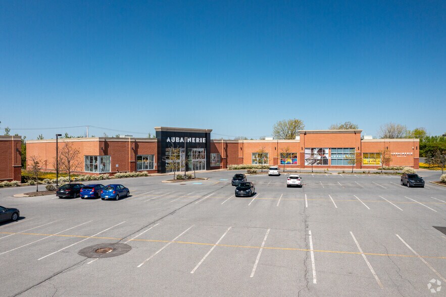 More Photos Of 1011-1195 BOUL St-Bruno, St-Bruno-de-Montarville Unknown For Lease