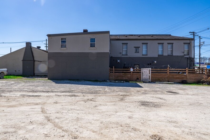 More Photos Of 1481 S Shelby St, Louisville Bar For Sale