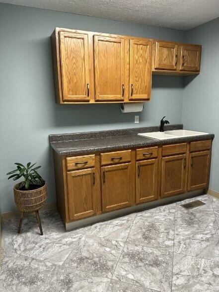 More Photos Of 5652 Highway 100, Lyles General Retail For Sale