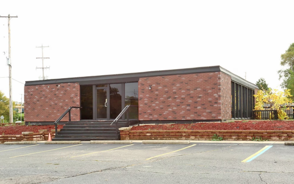 Primary Photo Of 3088-3106 E Grand Blanc Rd, Grand Blanc Medical For Sale