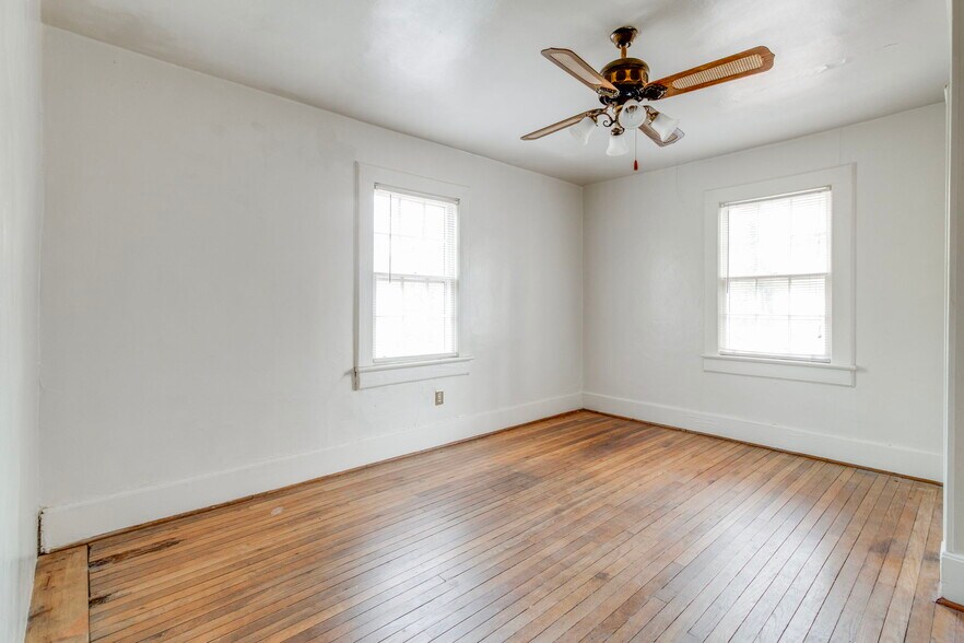 More Photos Of 5601 N Main St, Columbia Office For Sale