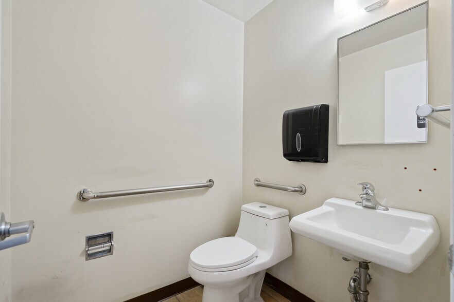 More Photos Of 9522 State Route 29, Fairfax Office For Sale
