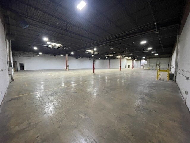 More Photos Of 1175 Central Ave, University Park Manufacturing For Lease