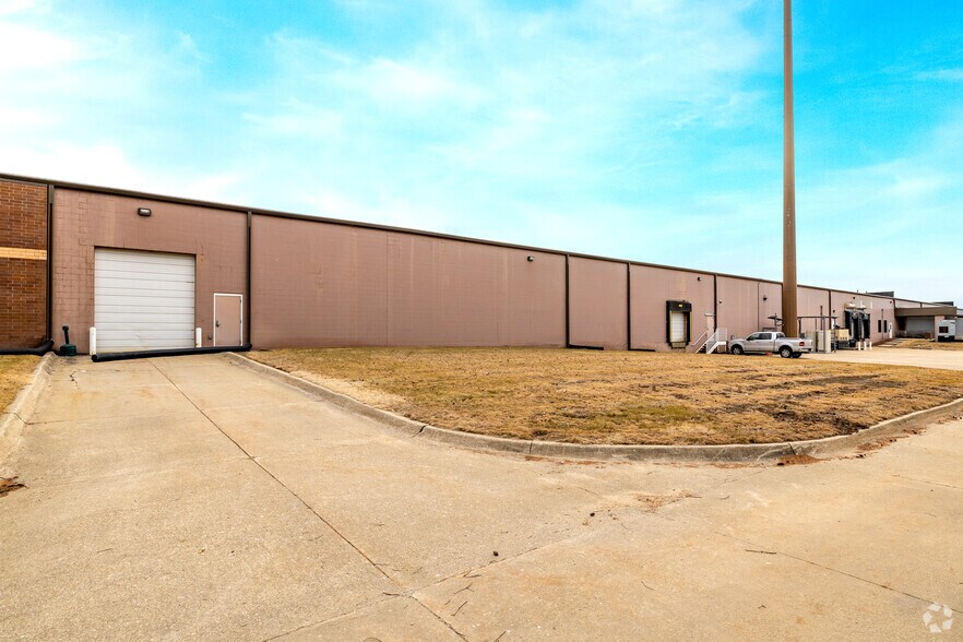 More Photos Of 3500-3630 109th St, Urbandale Flex For Sale