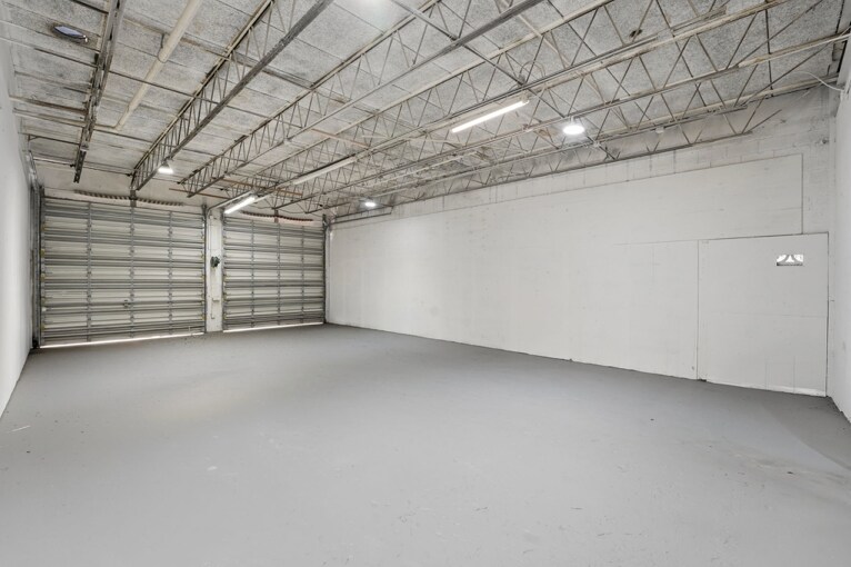 More Photos Of 5149-5199 NE 12th Ave, Oakland Park Warehouse For Lease