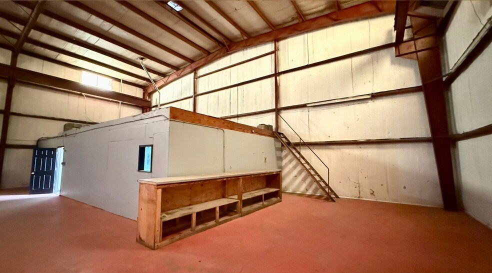 More Photos Of 1900 W 2nd St, Odessa Industrial For Lease