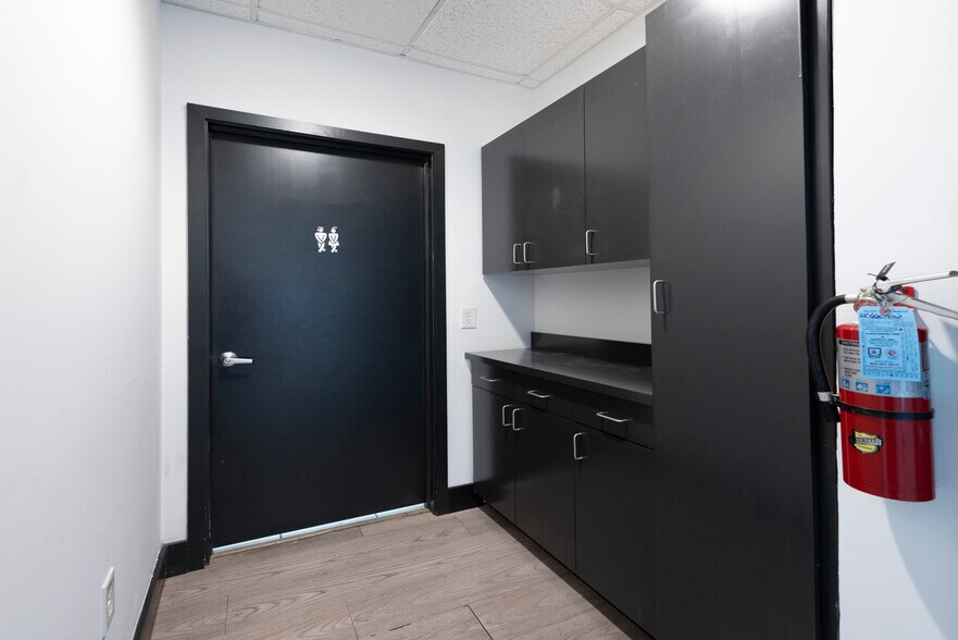 More Photos Of 6141 Sunset Dr, South Miami Medical For Lease