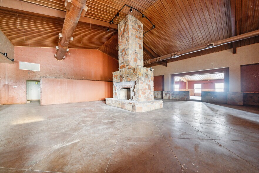 More Photos Of 410 S Interstate 35, Pearsall Storefront Retail Office For Lease