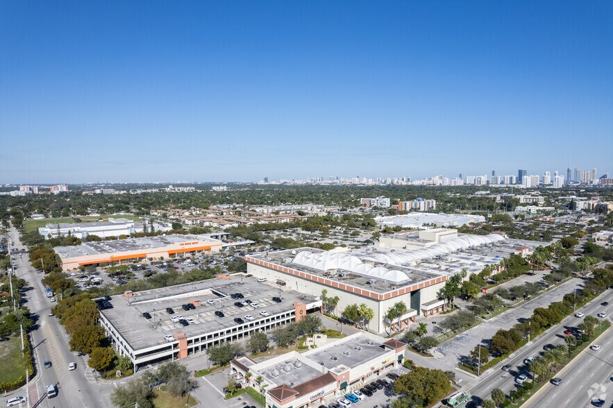 More Photos Of 1205-1425 NE 163rd St, North Miami Beach General Retail For Lease