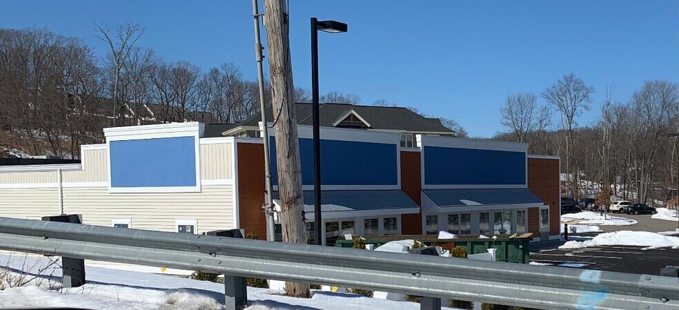 More Photos Of 274 Walnut St, Shrewsbury Medical For Lease