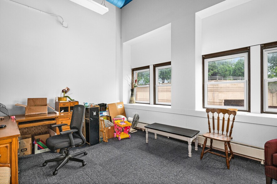 More Photos Of 202 E Superior St, Duluth Office For Sale