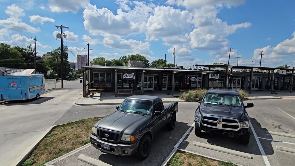 Primary Photo Of 1602 E Houston St, San Antonio Restaurant For Lease