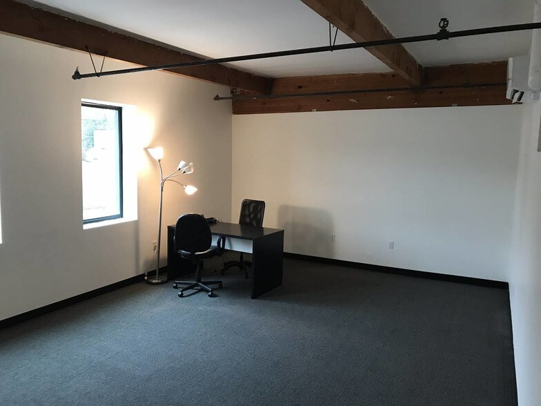 More Photos Of 2330 NW 31st Ave, Portland Flex For Sale