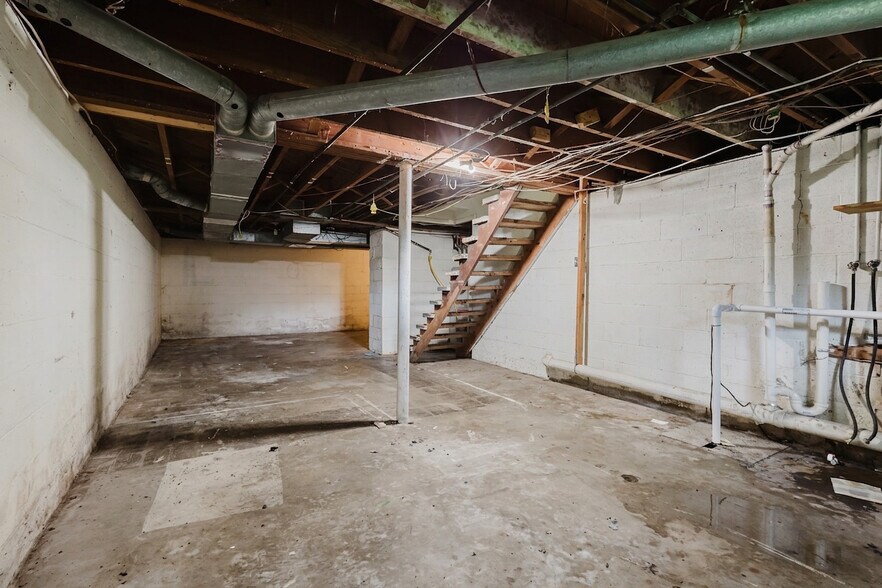 More Photos Of , Lexington Specialty For Sale