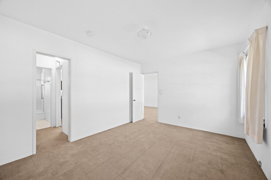 More Photos Of 1047 N San Gabriel Ave, Azusa Apartments For Sale