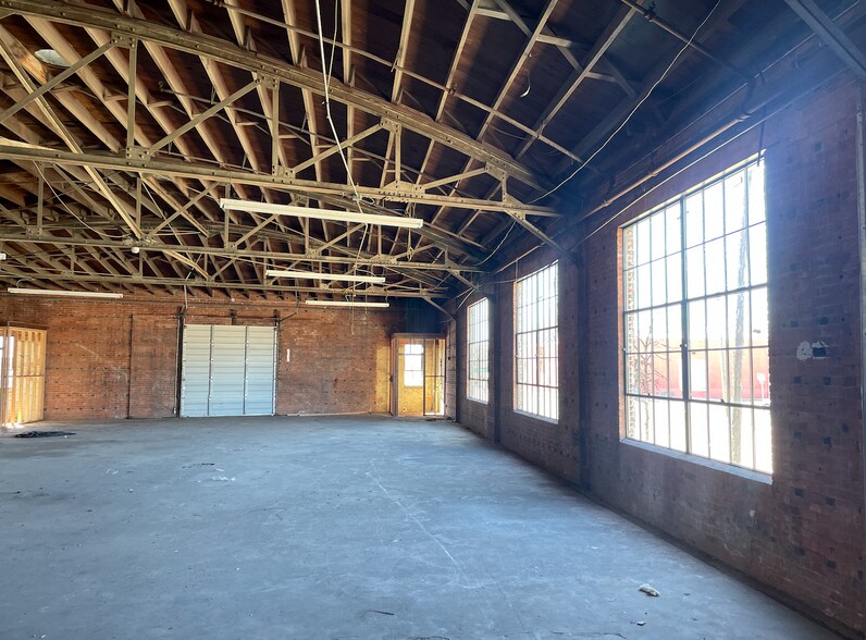 More Photos Of 10 N Milby St, Houston Warehouse For Lease