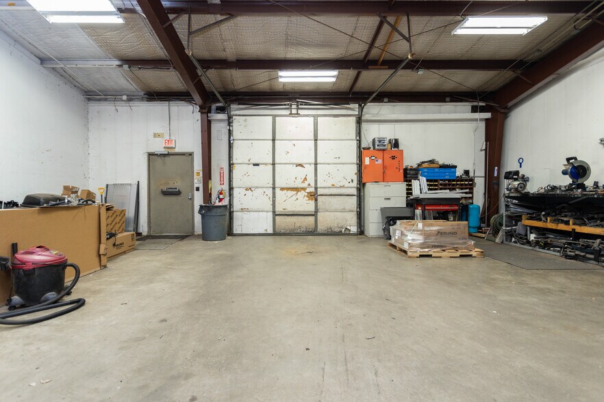 More Photos Of 1970 Us-68 N, Xenia Freestanding For Lease