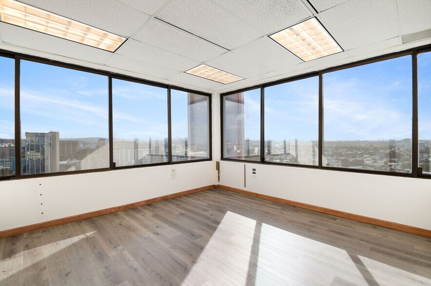 More Photos Of 416 Ponce de Leon Ave, San Juan Office For Sale