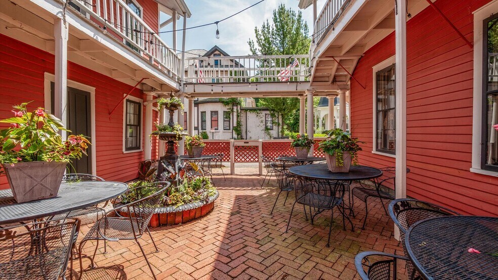 More Photos Of 313 Broadway E, Granville Hotel For Lease