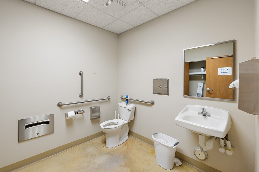 More Photos Of 1794 N Lapeer Rd, Lapeer Medical For Sale