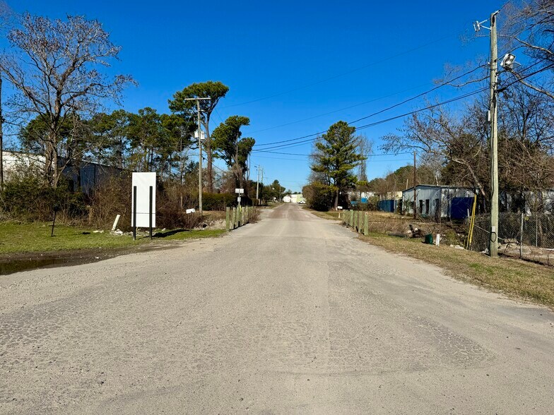 More Photos Of 6643 Jet Park Dr, North Charleston Warehouse For Lease