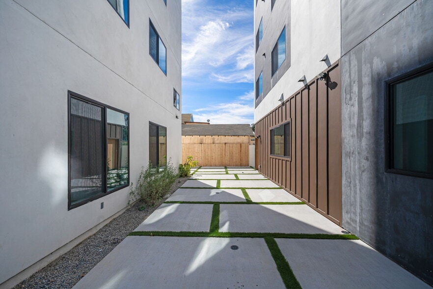 More Photos Of 1933 Magnolia Ave, Los Angeles Apartments For Sale