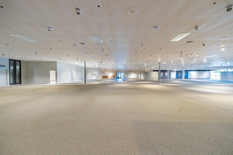 More Photos Of 8300 N Wayne Rd, Westland Freestanding For Lease