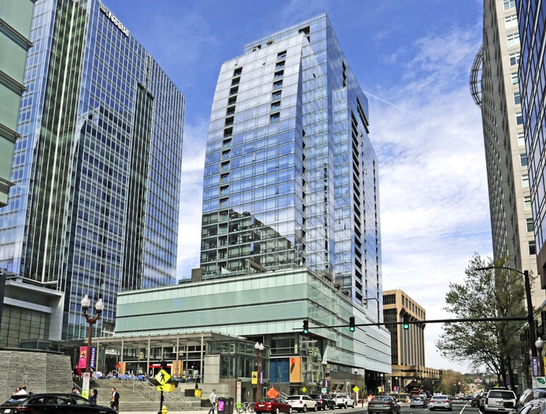 More Photos Of 1800 N Lynn St, Arlington Apartments For Lease