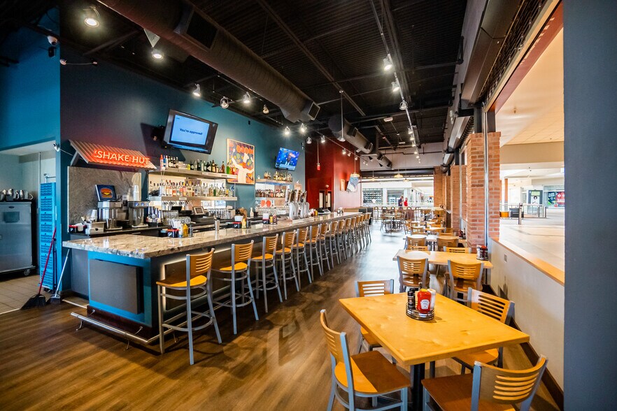 More Photos Of 700 Haywood Rd, Greenville General Retail For Lease